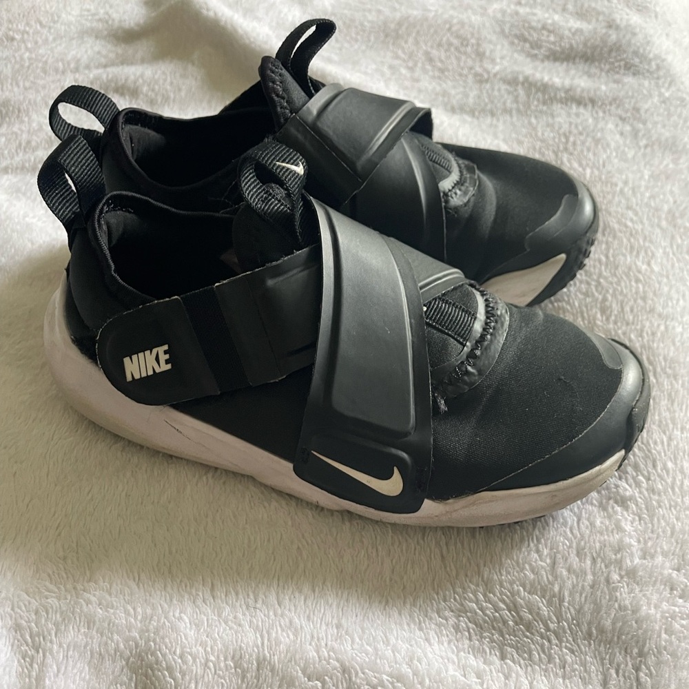 Nikes - Picture 2 of 5